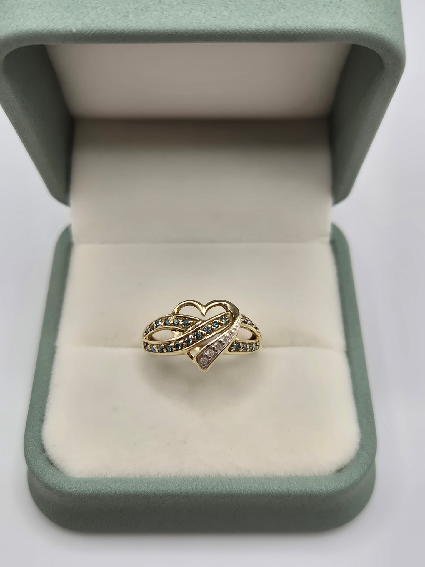 9ct gold blue and white diamond ring