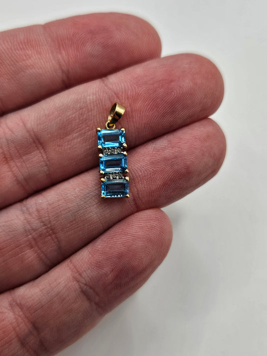 9ct gold topaz and diamond pendant