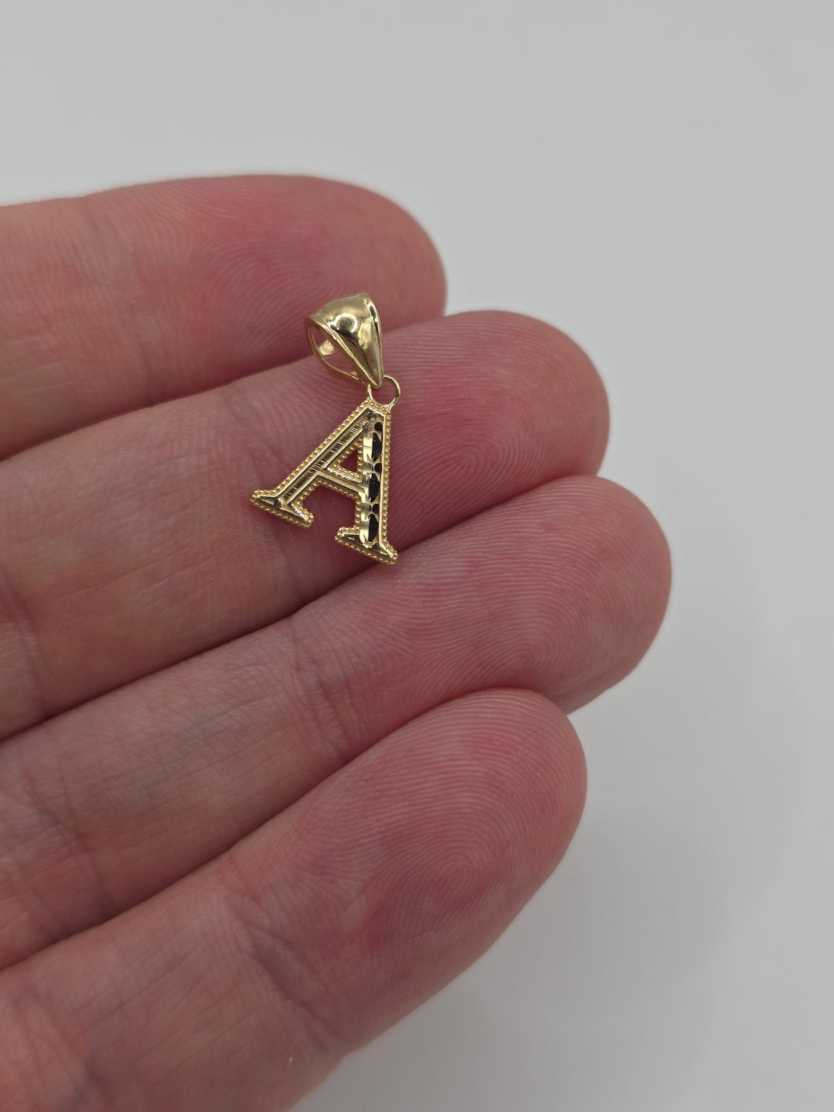 9ct gold initial A pendant
