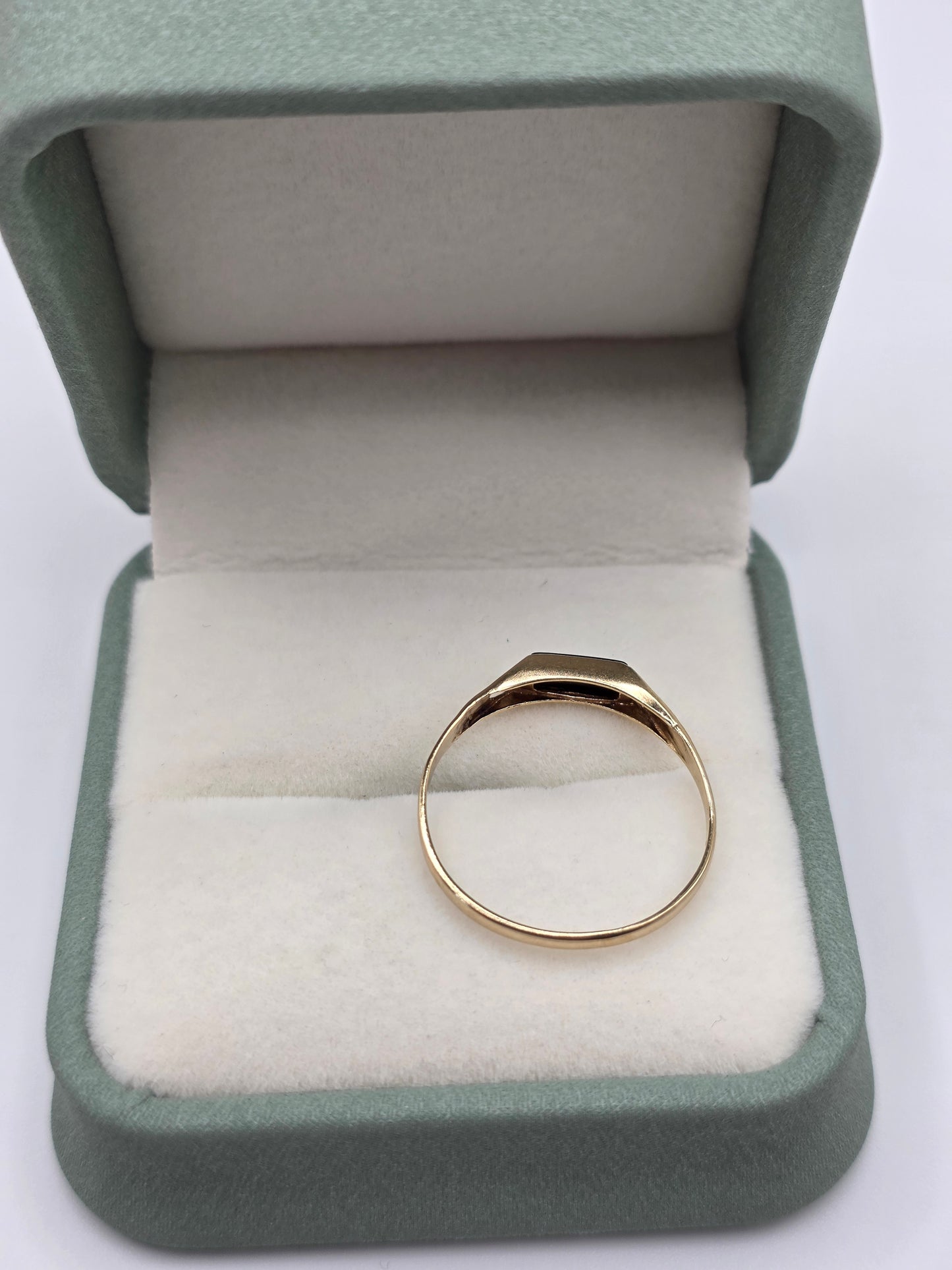 9ct gold onyx ring