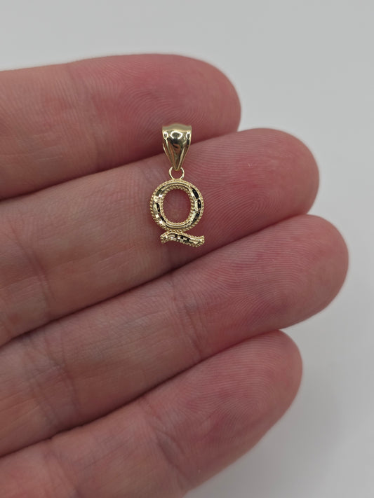 9ct gold initial Q pendant