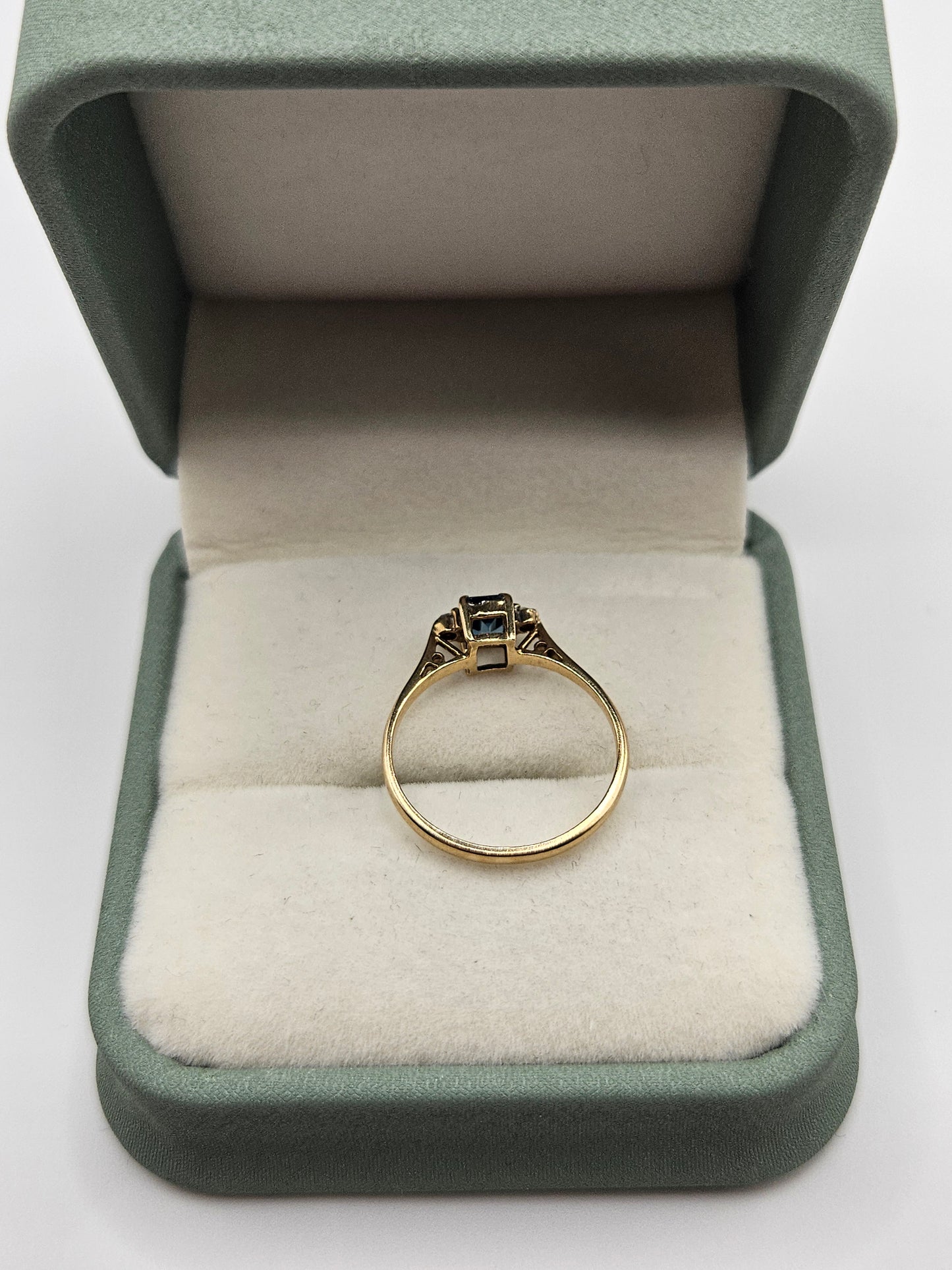 9ct gold topaz and diamond ring