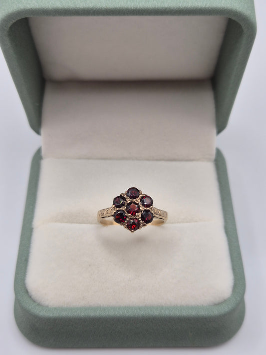 9ct gold garnet ring