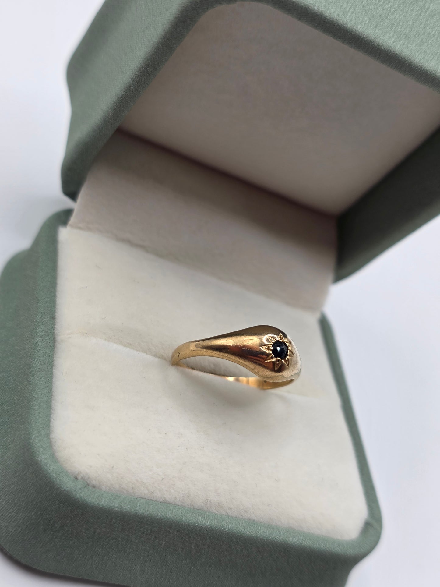 9ct gold star sapphire gypsy ring