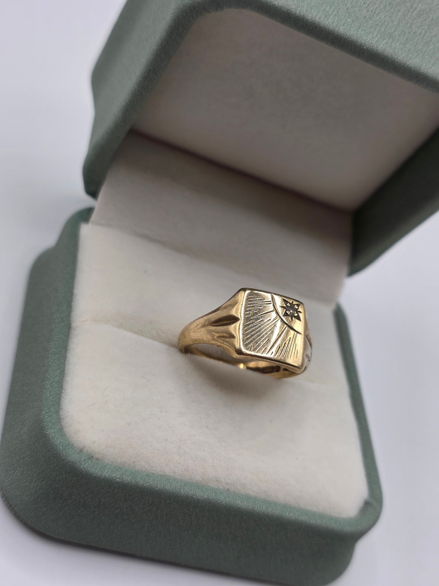 Vintage 9ct gold diamond signet ring