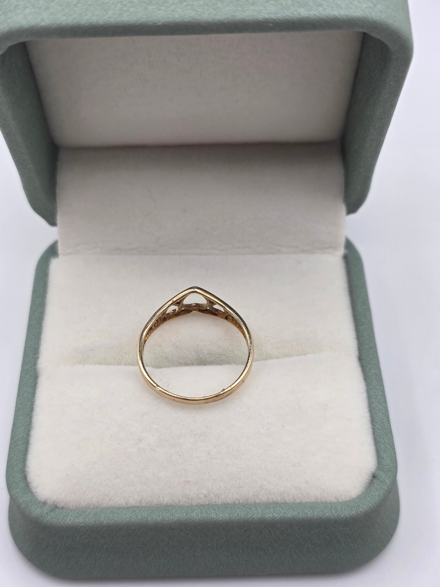 9ct gold heart wishbone ring