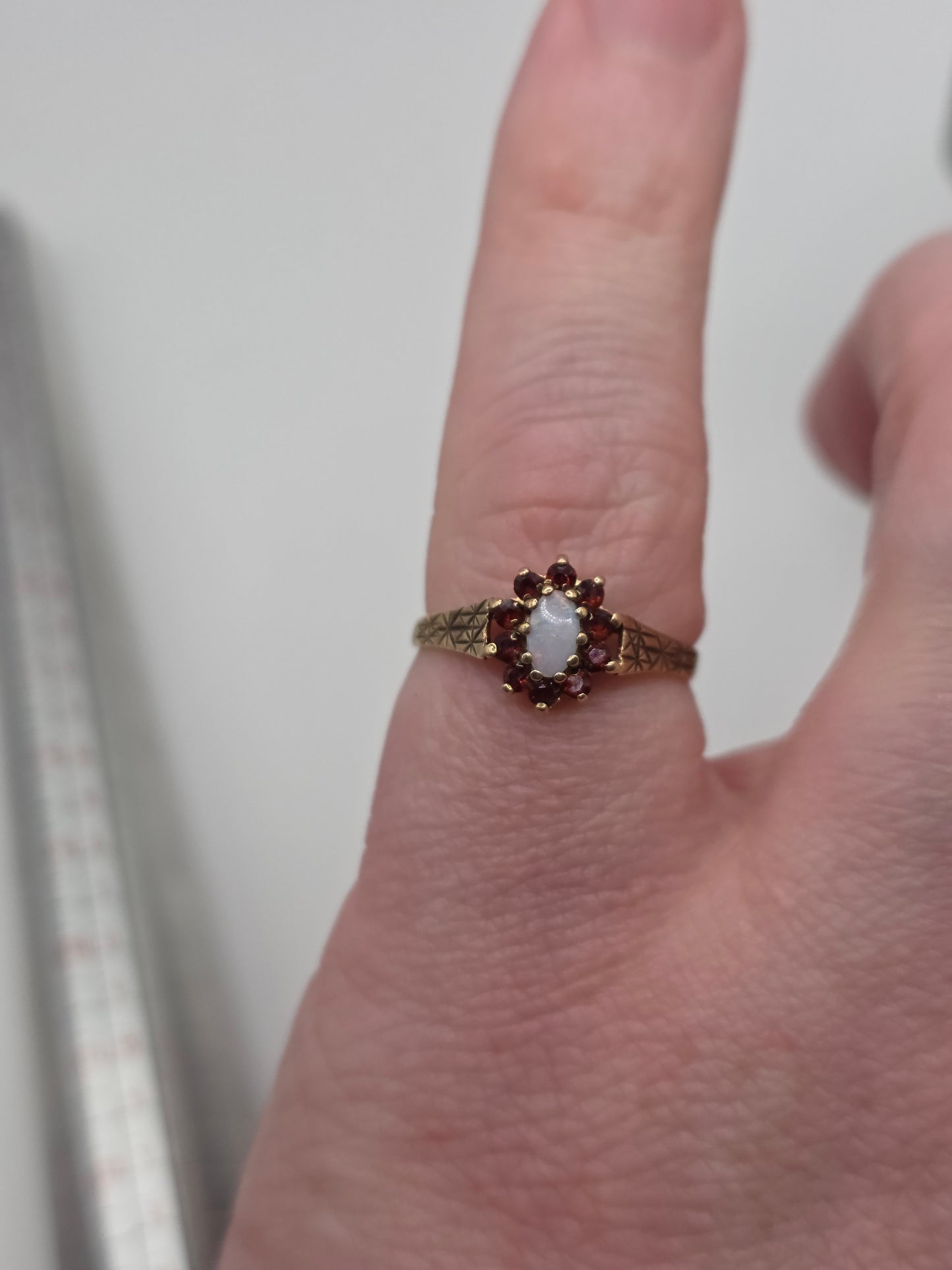 9ct gold opal and garnet ring