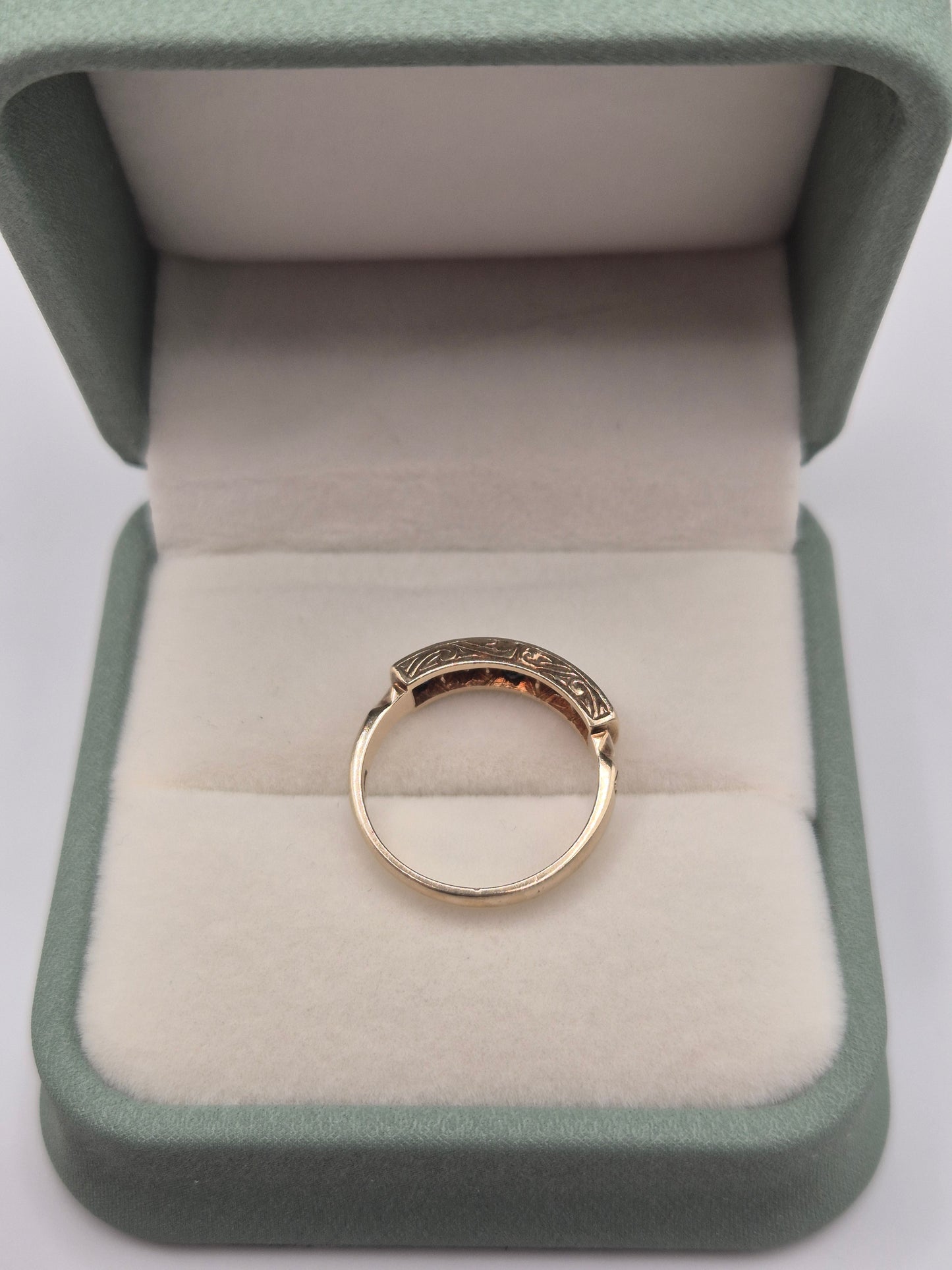 9ct gold sapphire and diamond ring