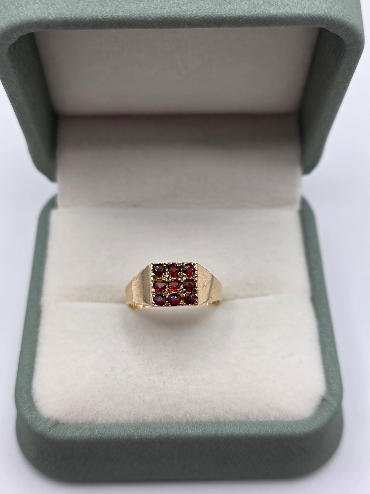 9ct gold garnet signet ring
