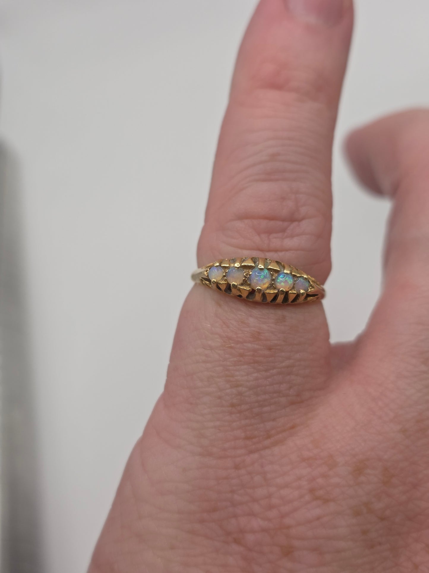 Antique 18ct gold opal gypsy ring
