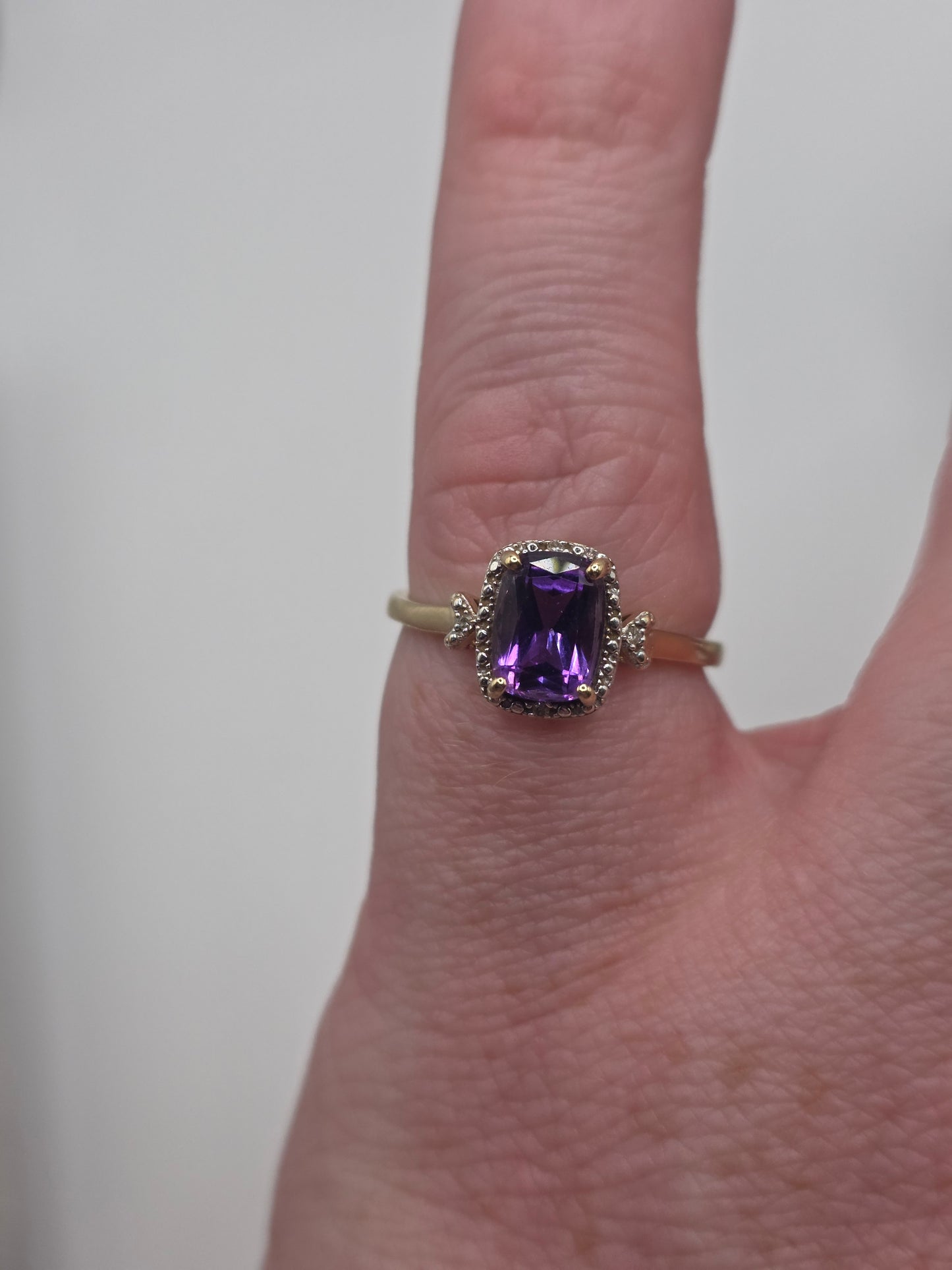 9ct gold amethyst and diamond ring