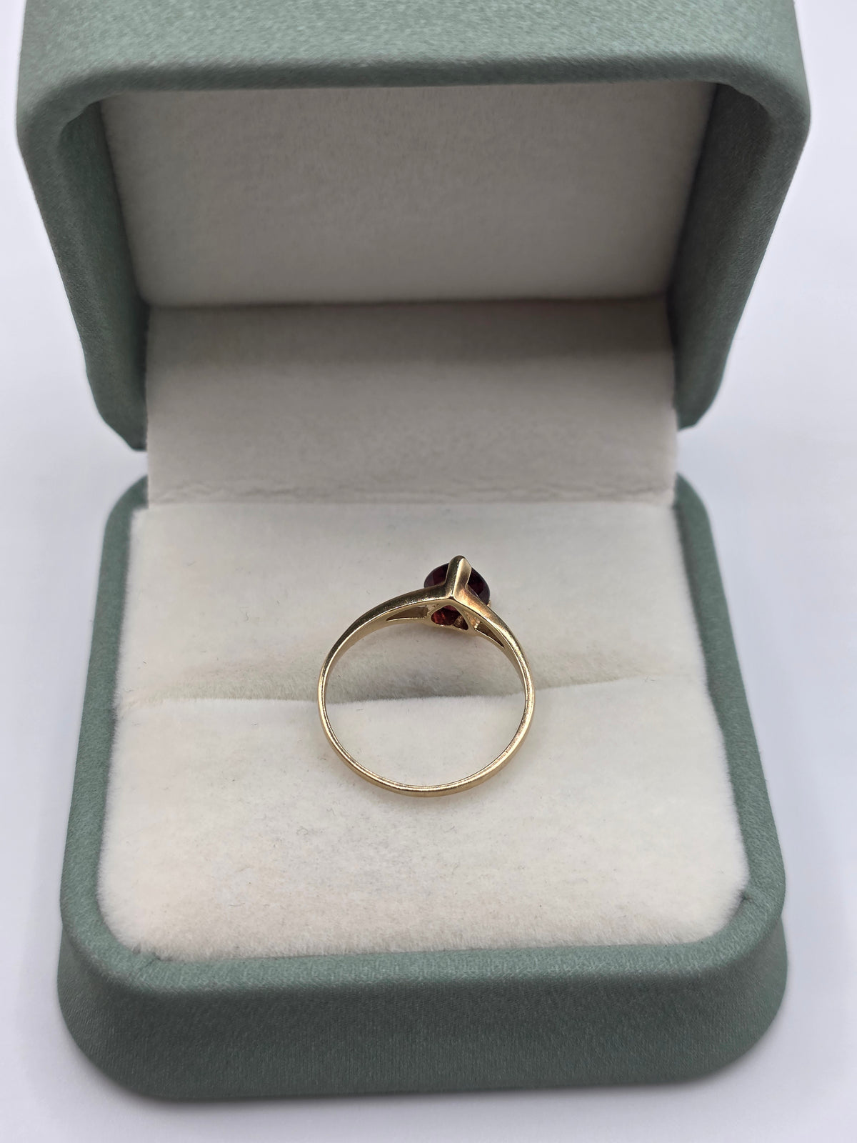 9ct gold garnet heart ring