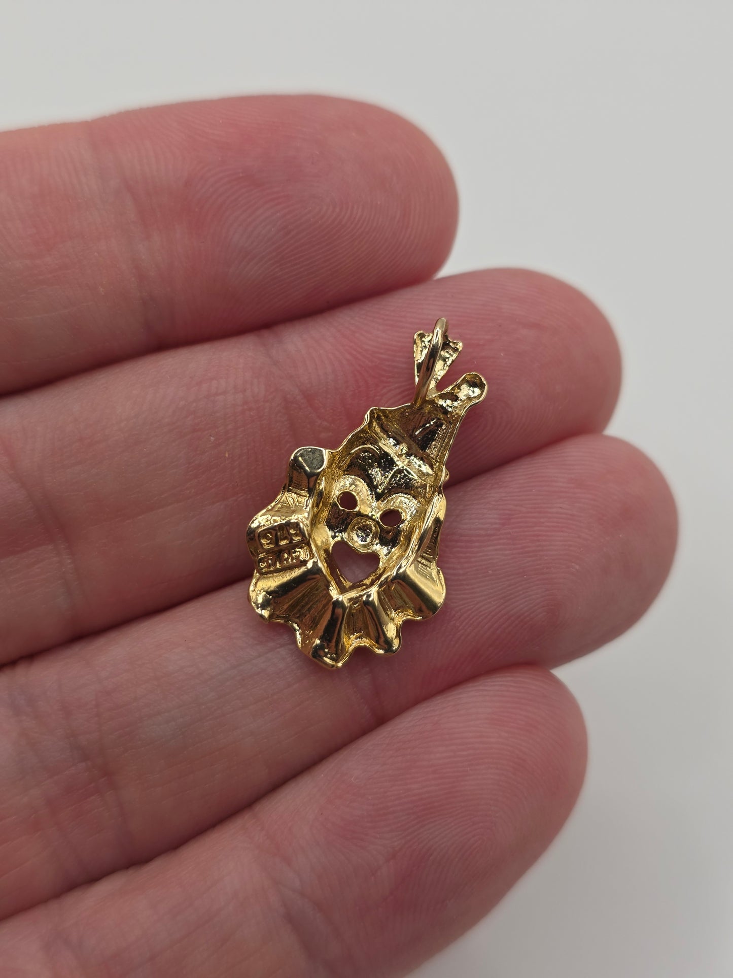 9ct gold clown pendant
