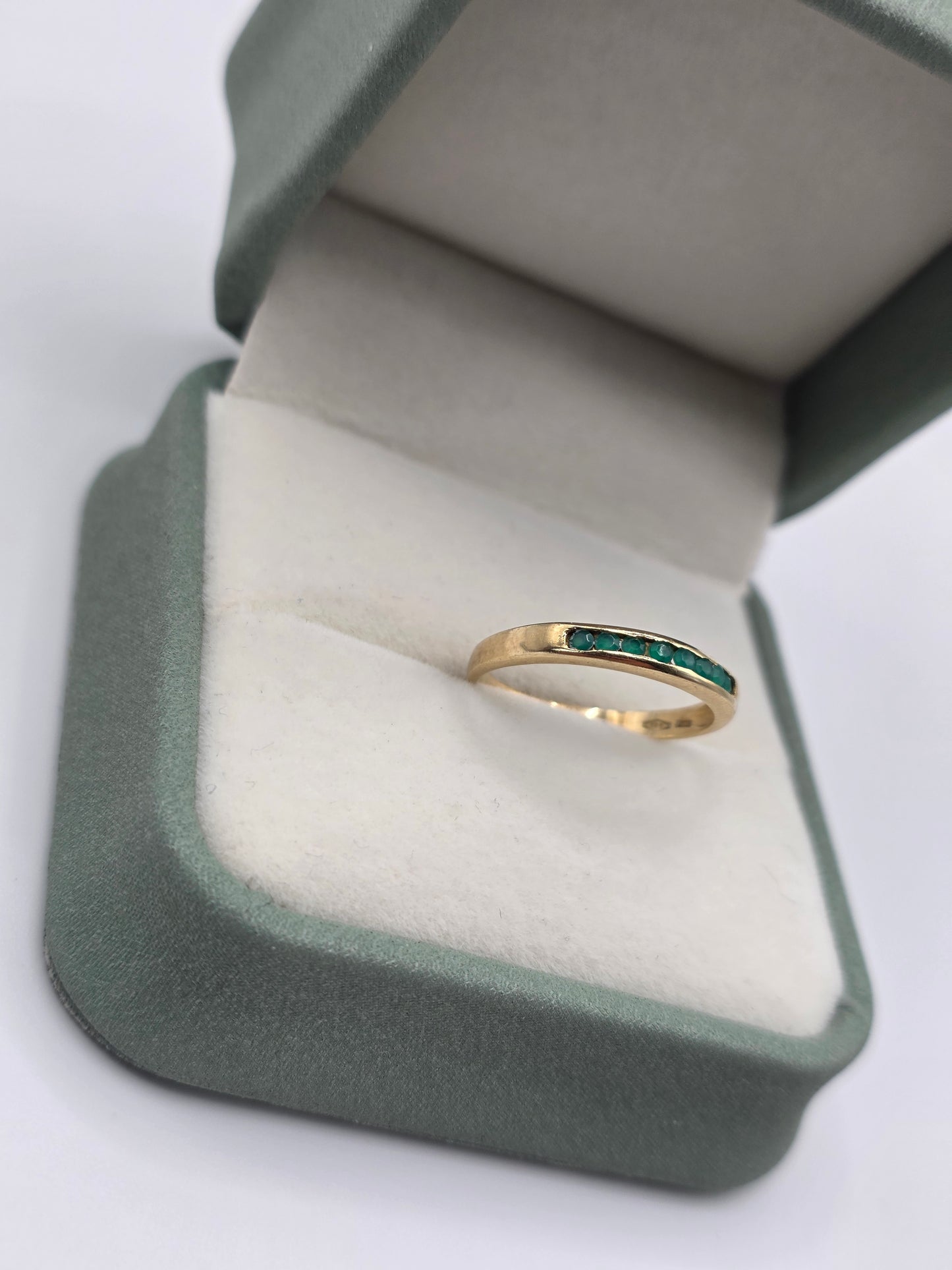 14ct gold chrysoprase ring