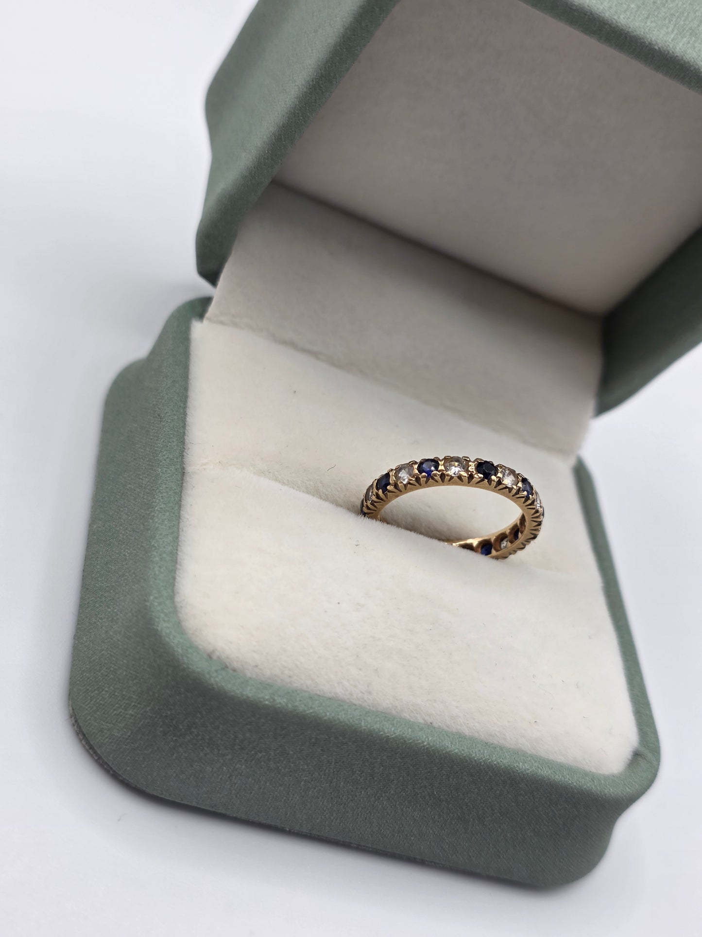 Vintage eternity 9ct gold synthetic sapphire and cz ring