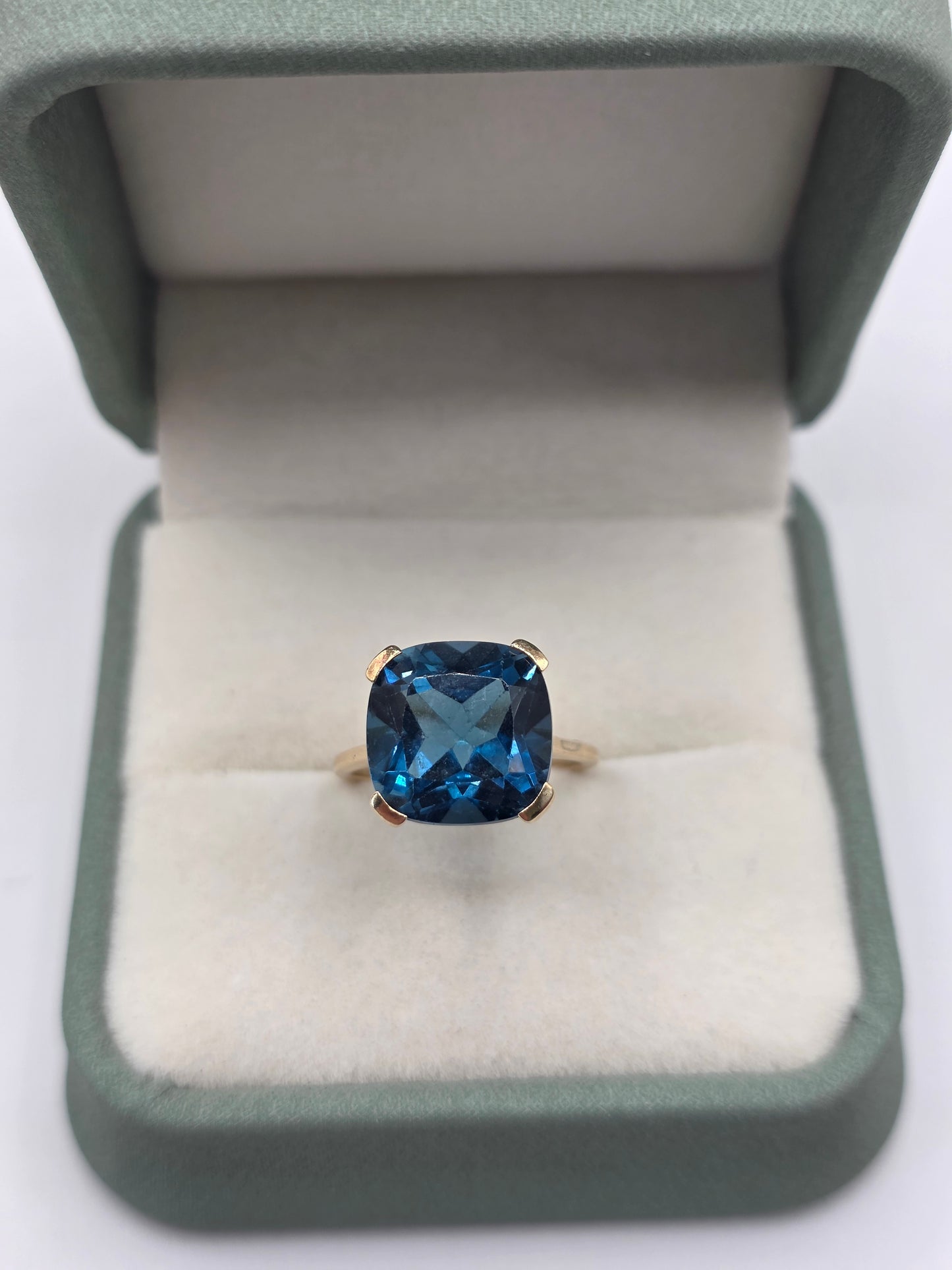 9ct gold topaz ring