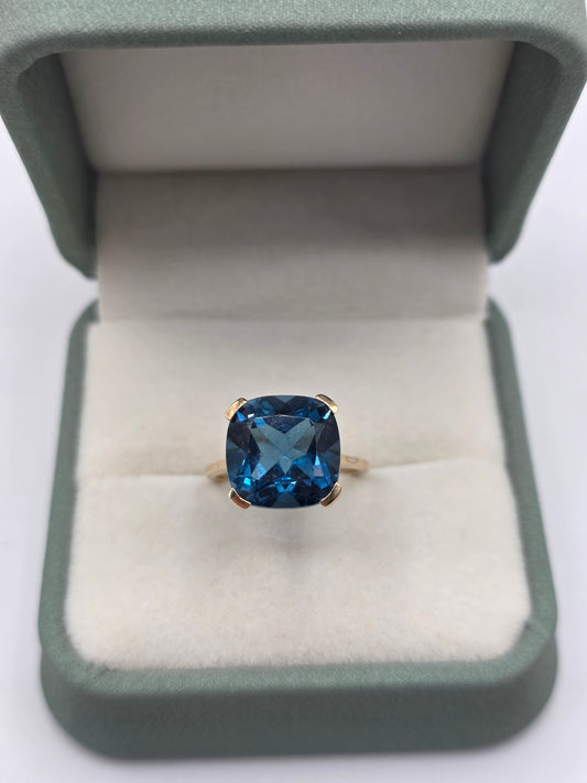 9ct gold topaz ring