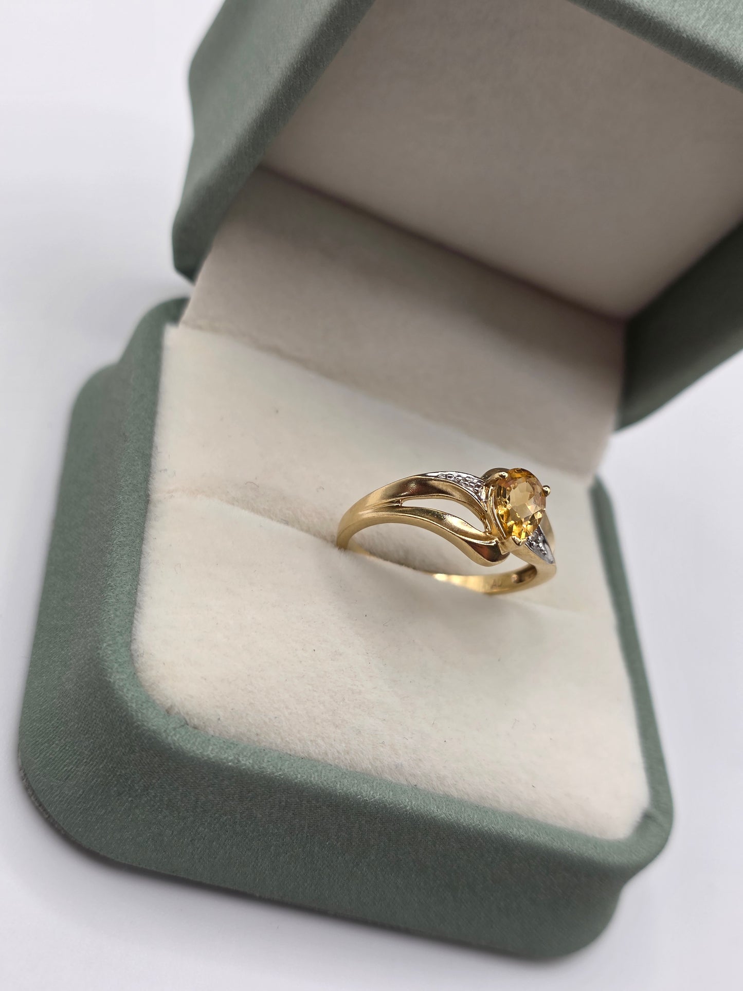 9ct gold citrine and diamond ring