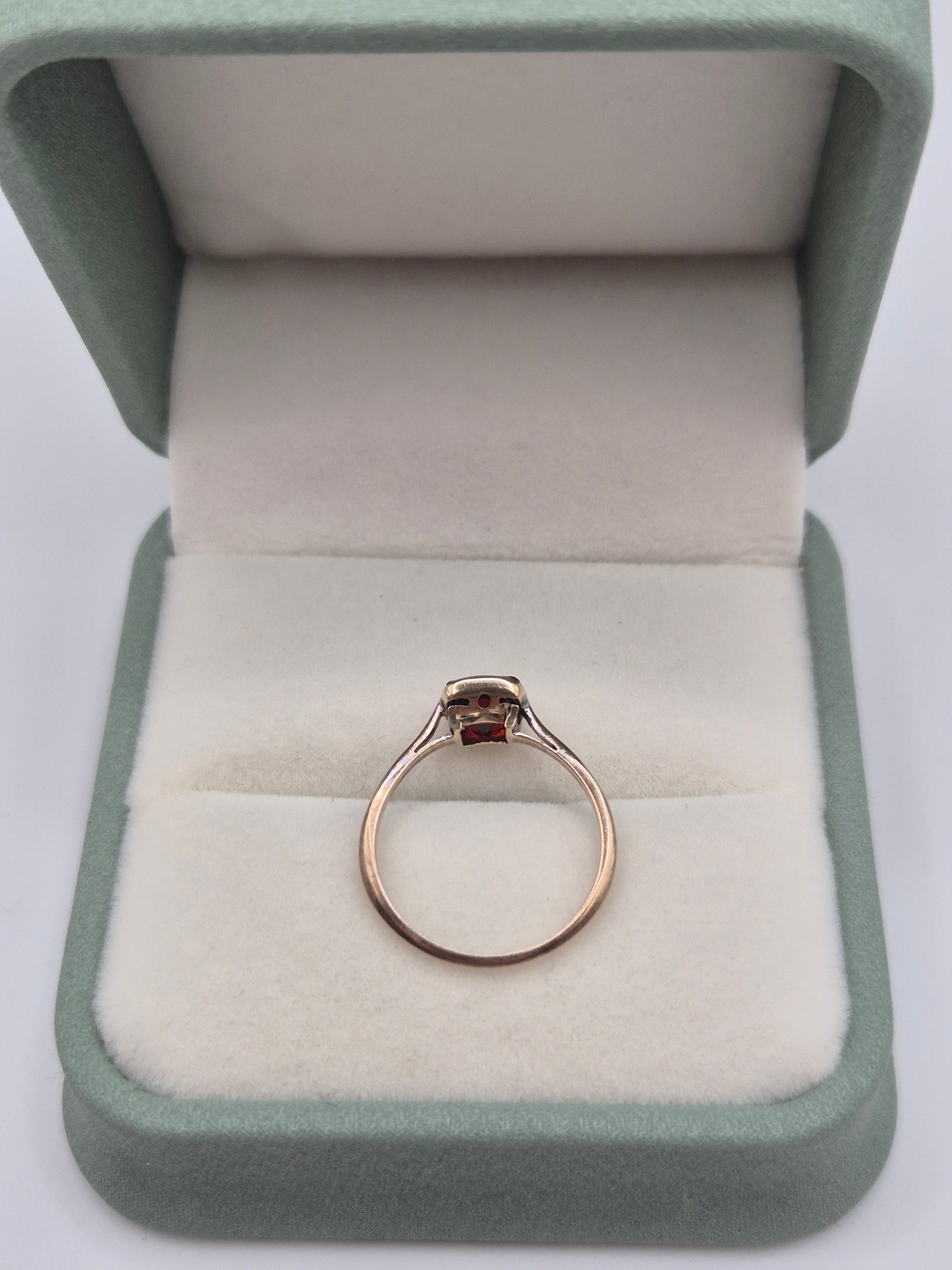 Vintage 9ct gold garnet ring