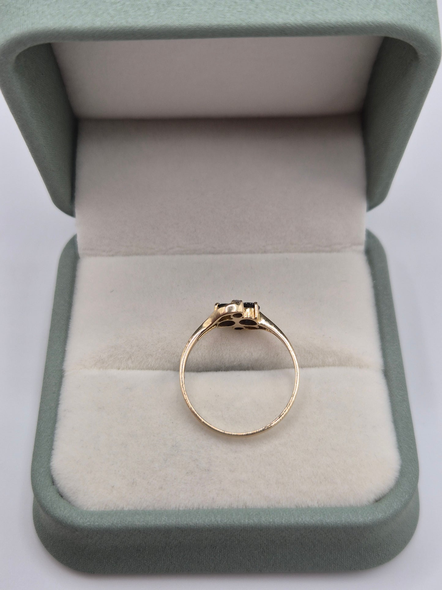 14ct gold sapphire and zircon ring