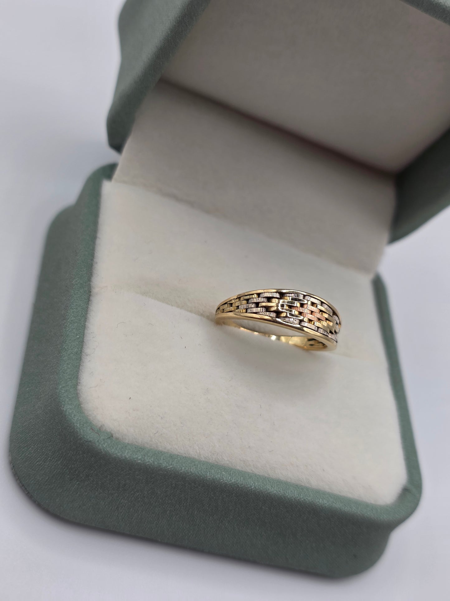 9ct tri gold ring