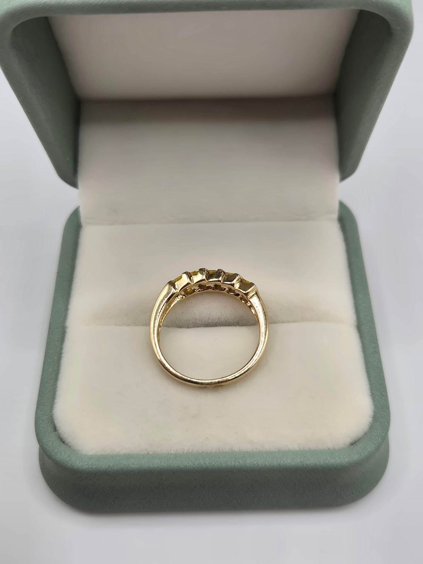 9ct gold yellow sapphire ring