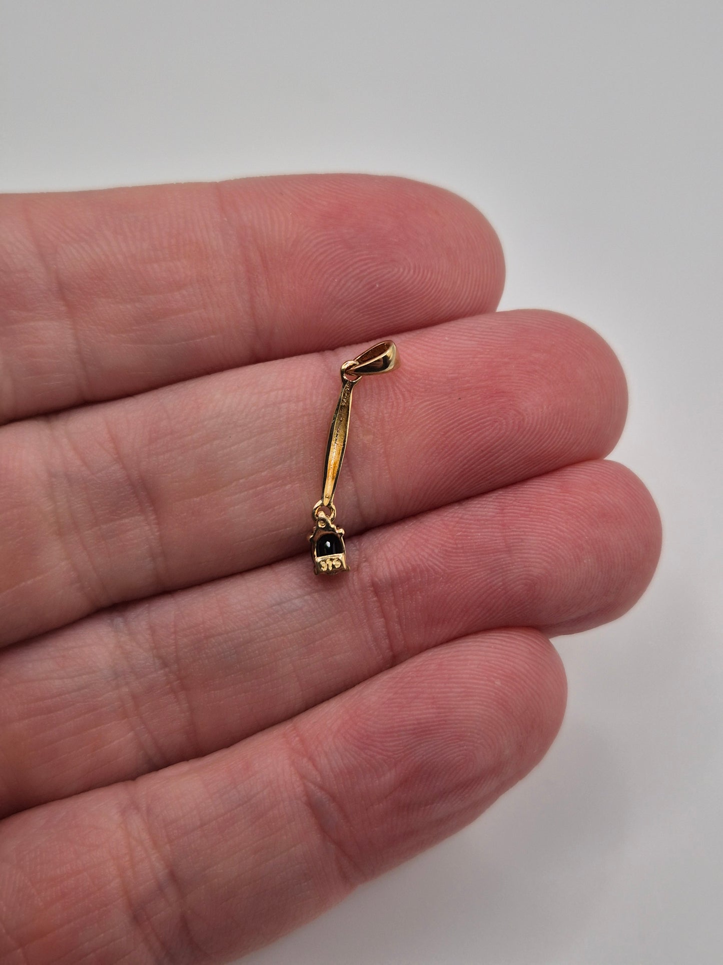 9ct gold sapphire and diamond pendant