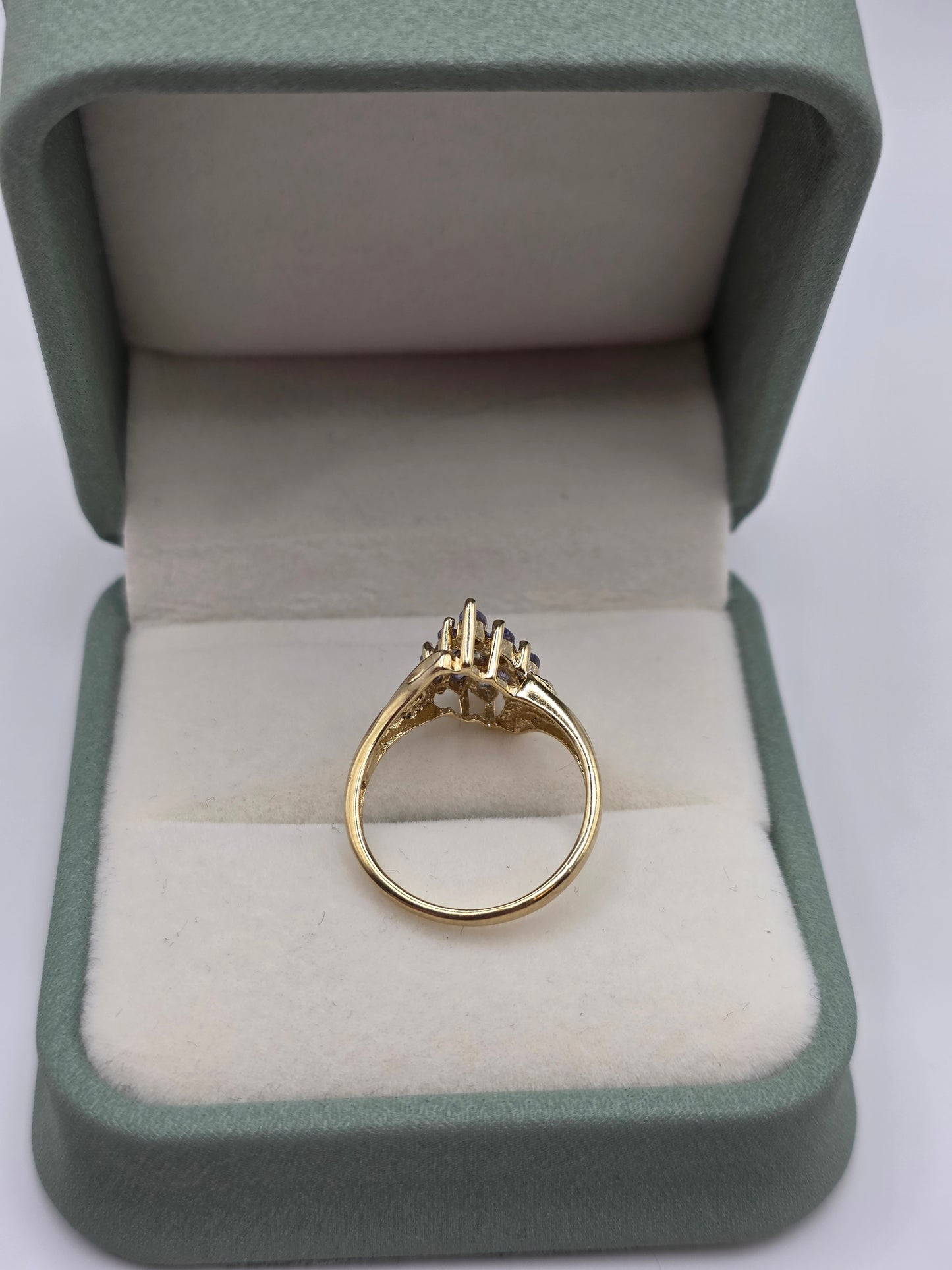 9ct gold tanzanite and diamond ring