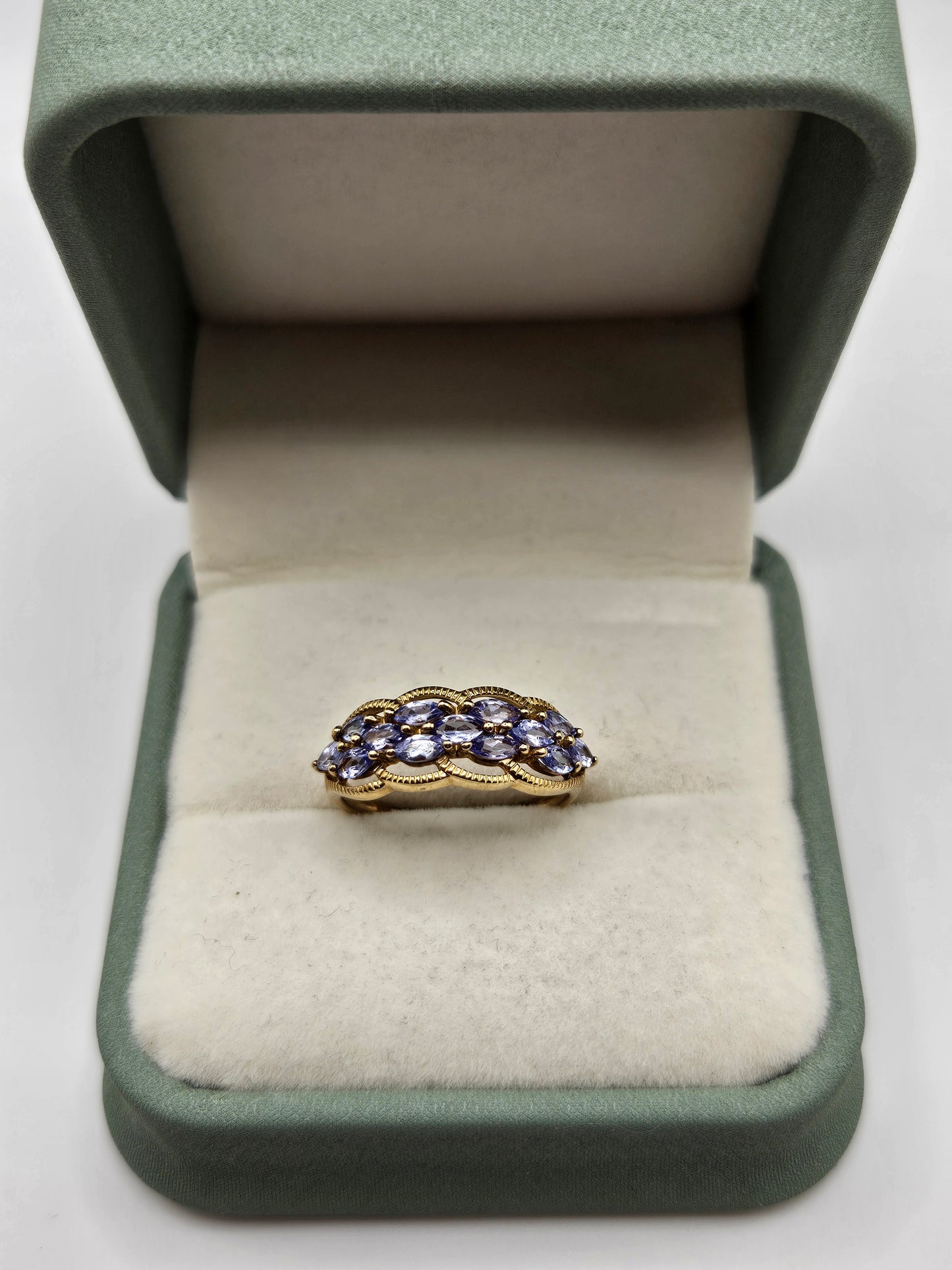 9ct gold tanzanite ring