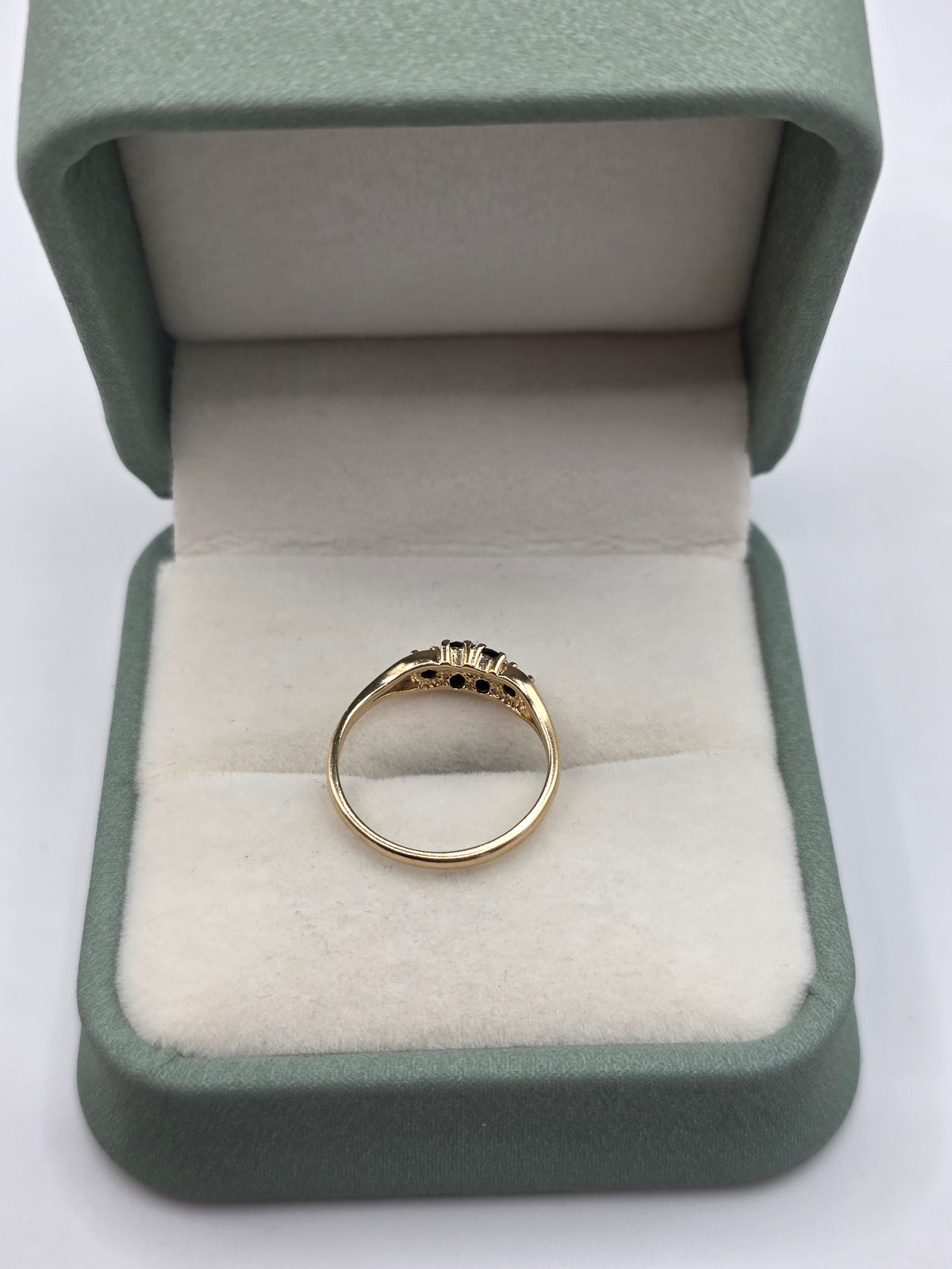 9ct gold sapphire ring
