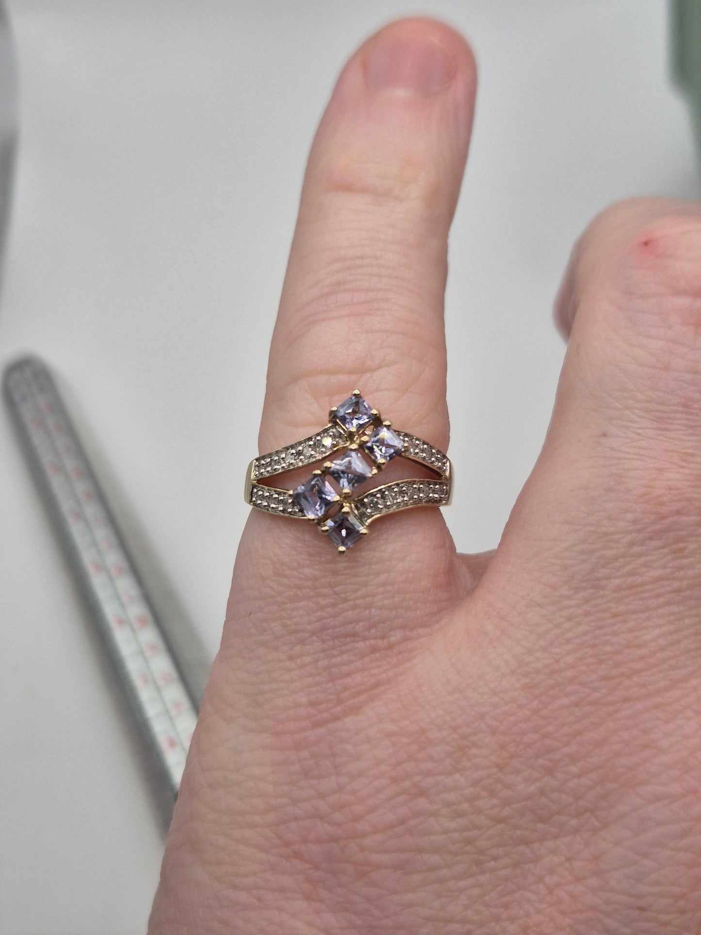 9ct gold tanzanite and diamond ring