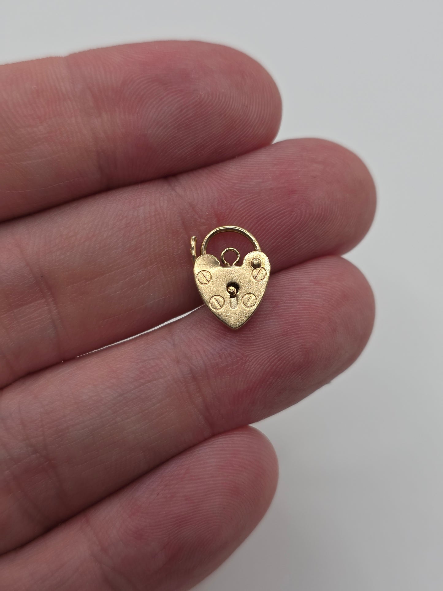 9ct gold padlock 61