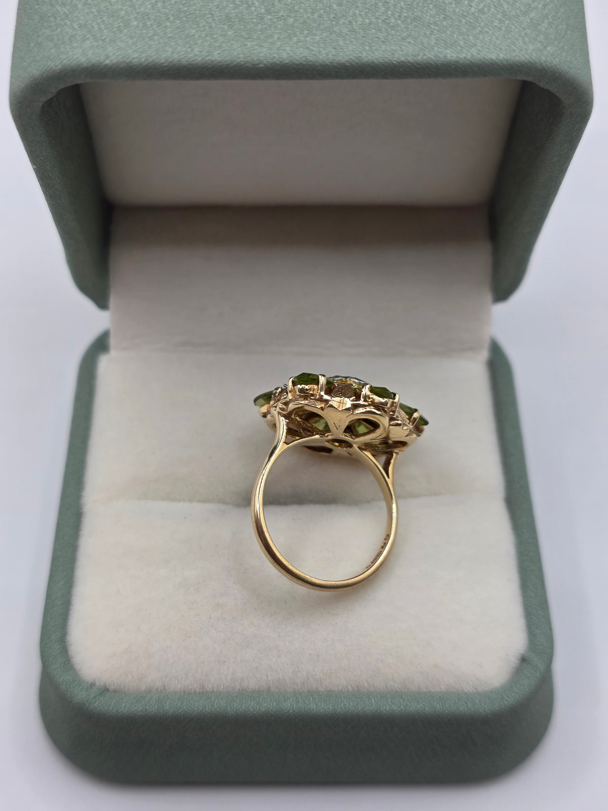 Vintage 9ct gold peridot and diamond ring