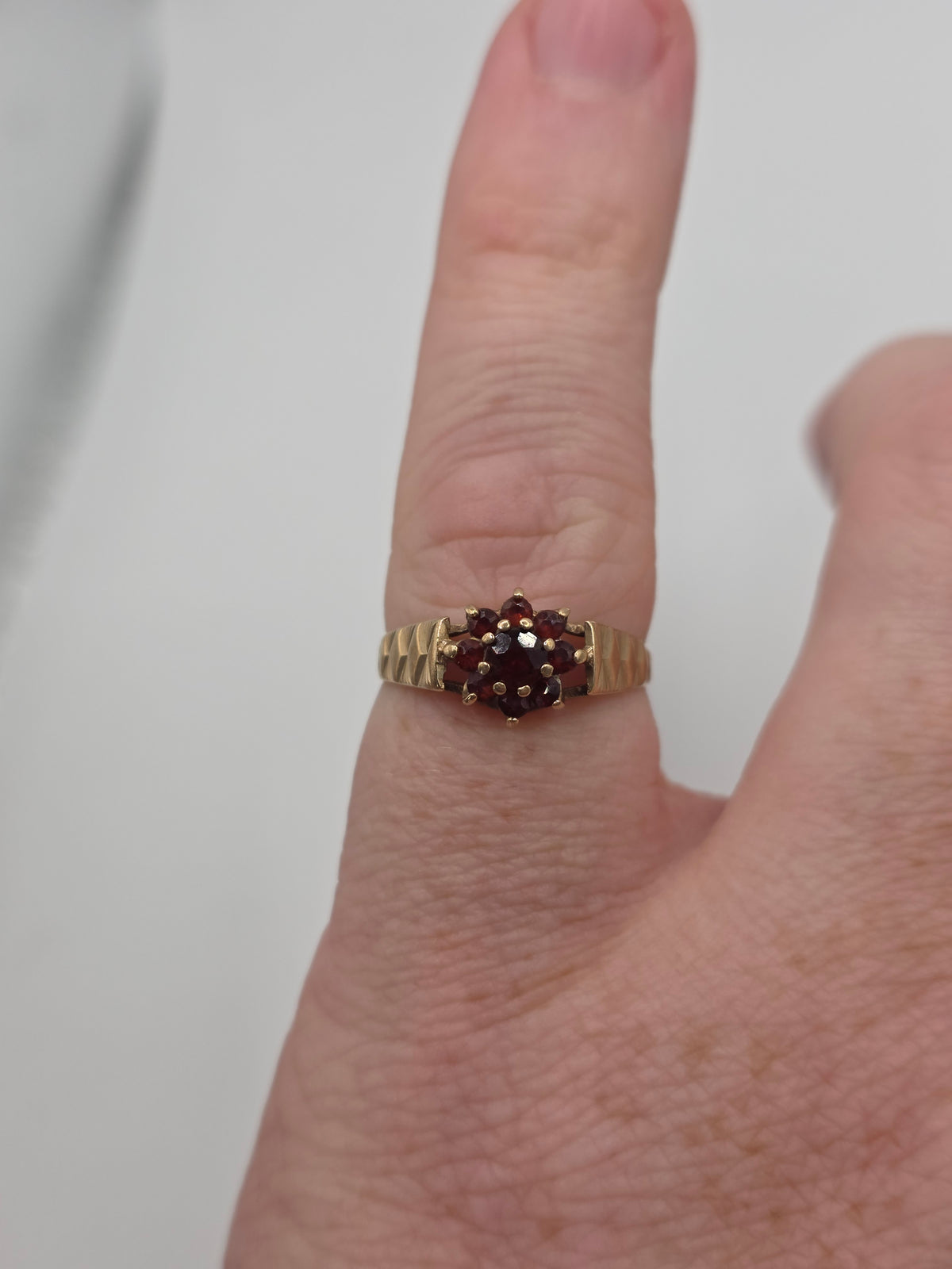 Vintage 9ct gold garnet ring