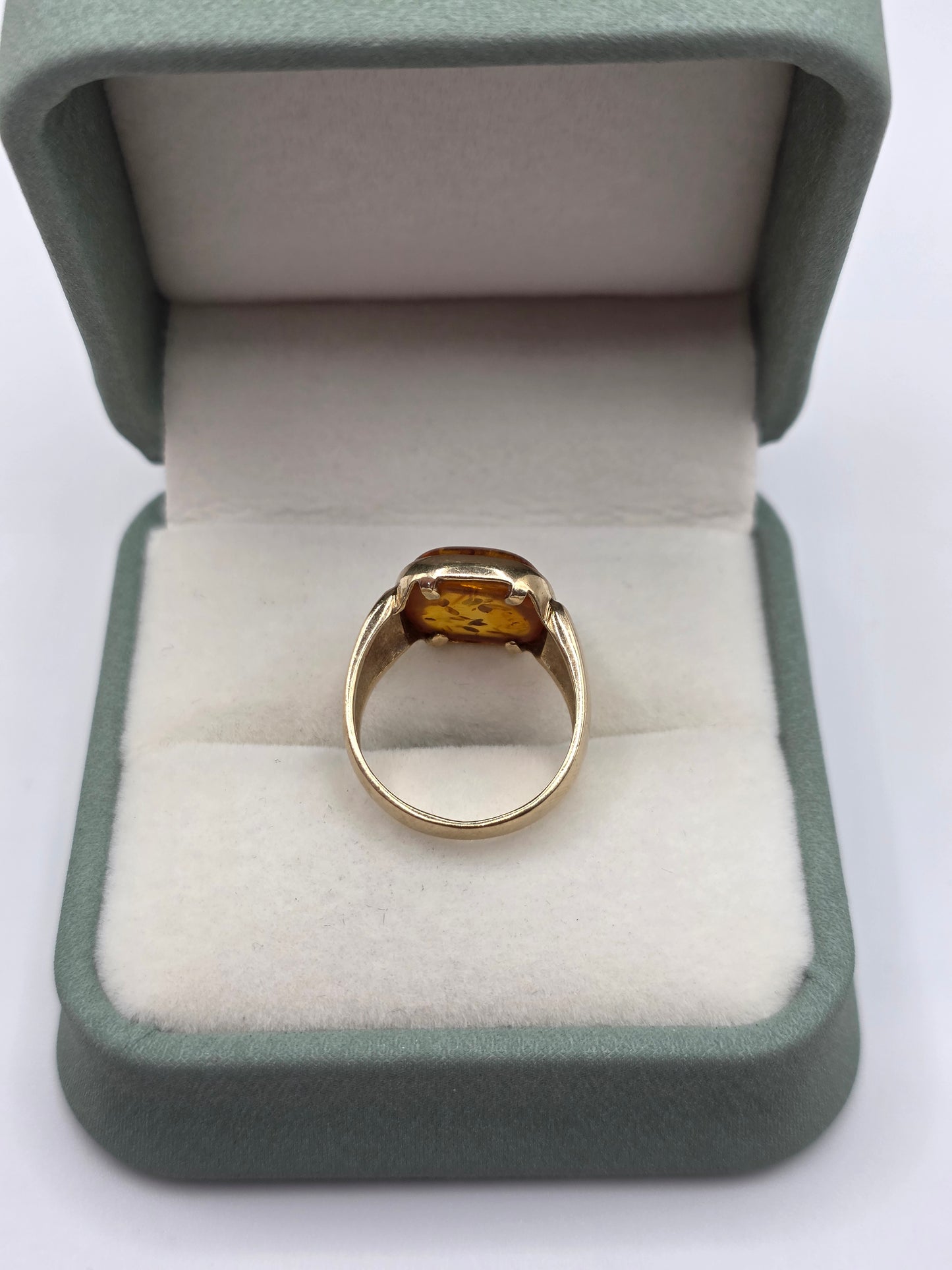 Heavy 9ct gold amber ring