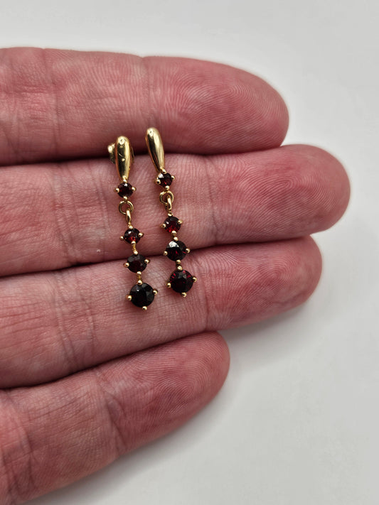 9ct gold garnet earrings