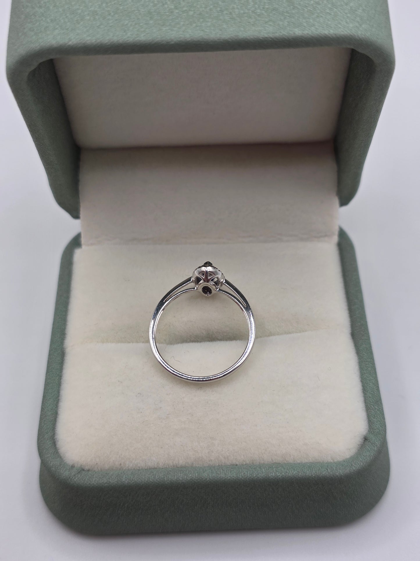 9ct white gold sapphire and diamond ring