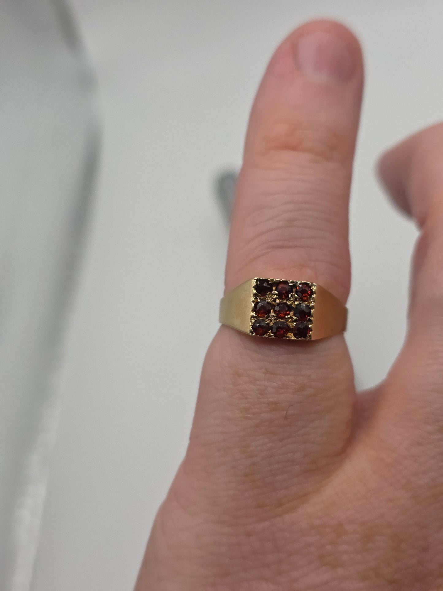 9ct gold garnet signet ring
