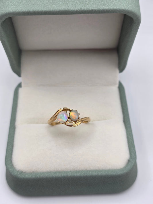 18ct gold opal ring