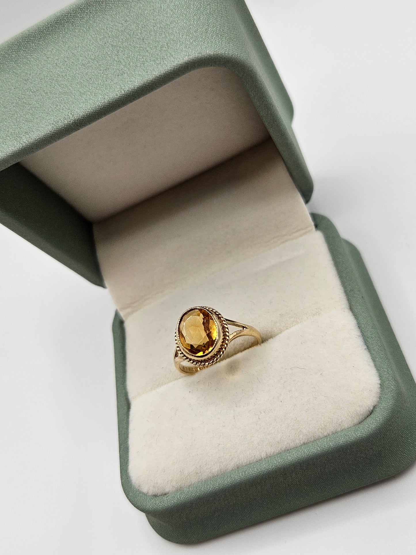 9ct gold citrine ring