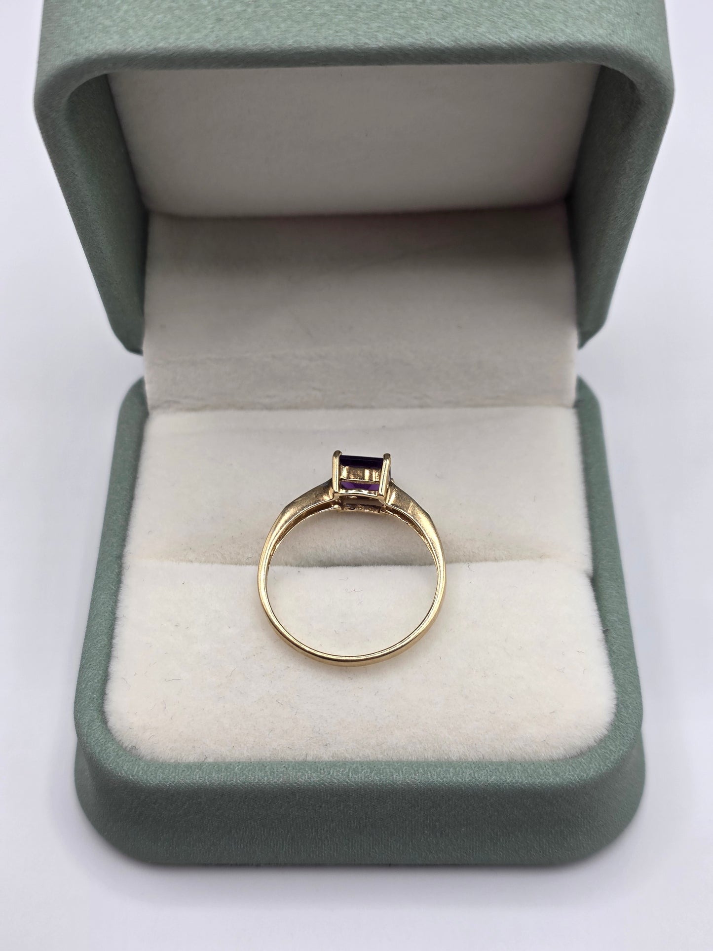 9ct gold amethyst and diamond ring