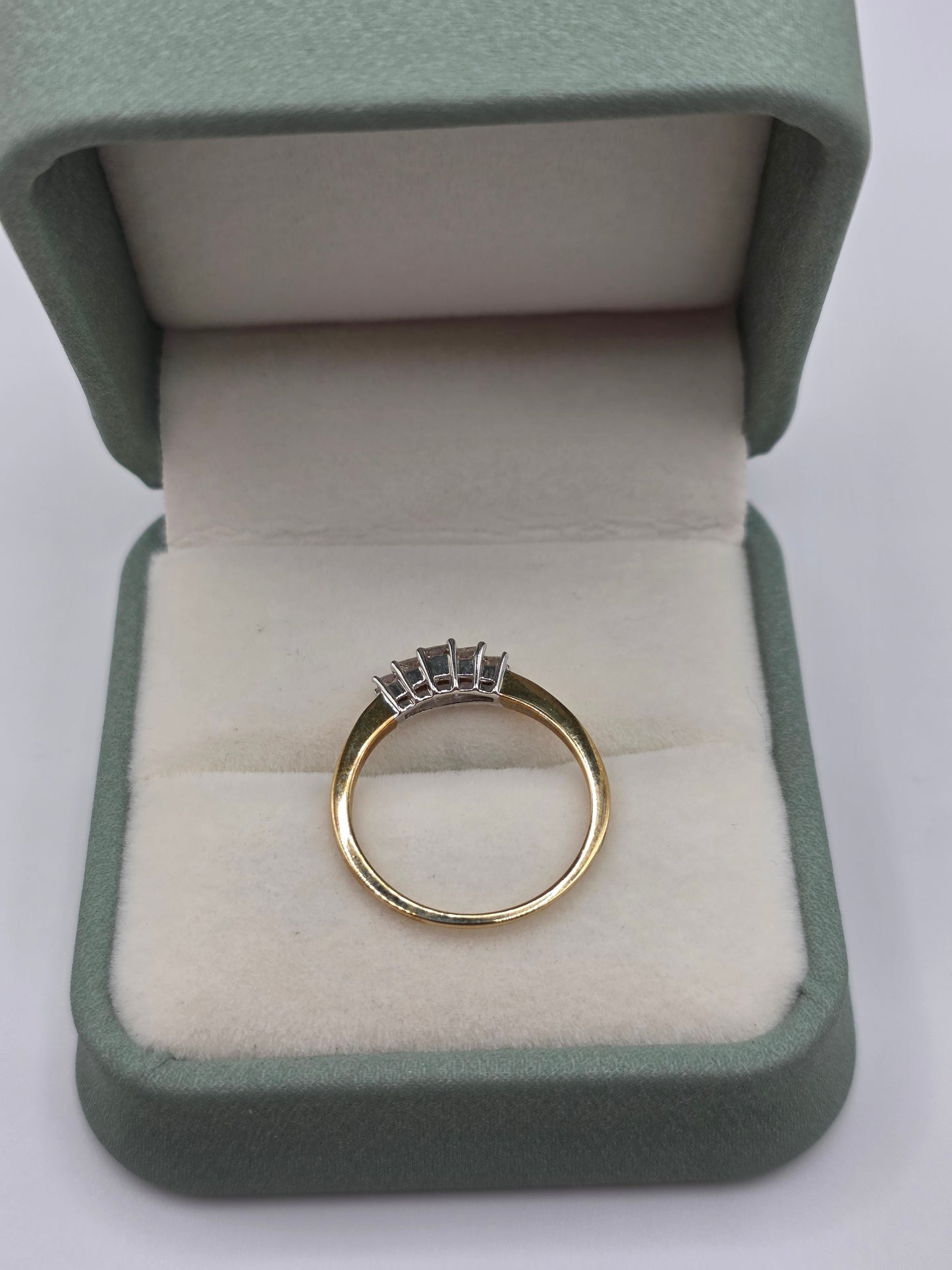 9ct gold diamond ring