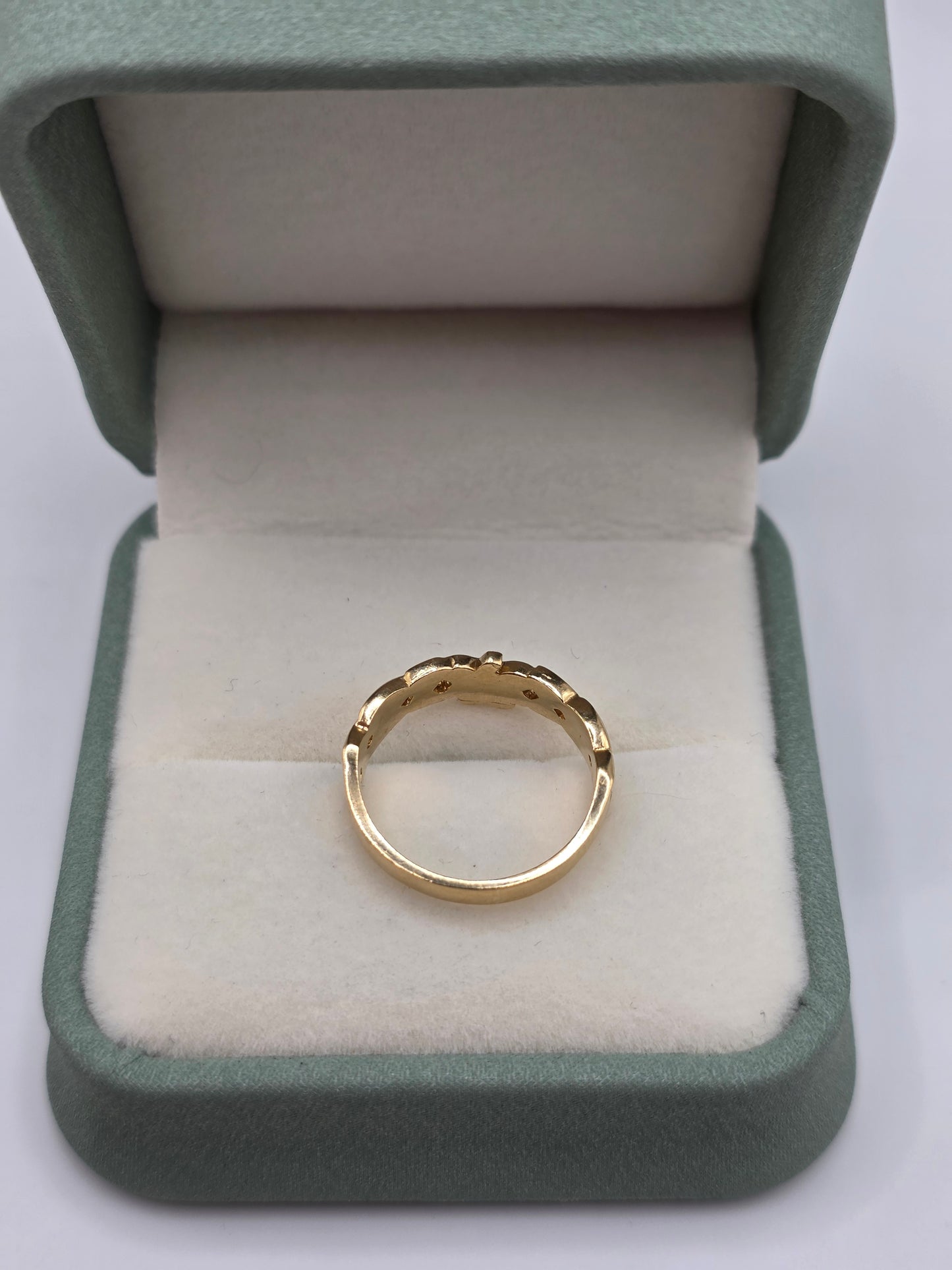 9ct gold enamel shamrock ring