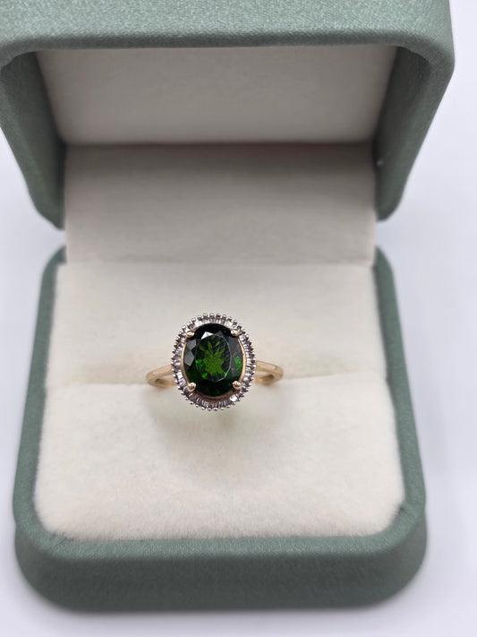 9ct gold diopside and diamond ring