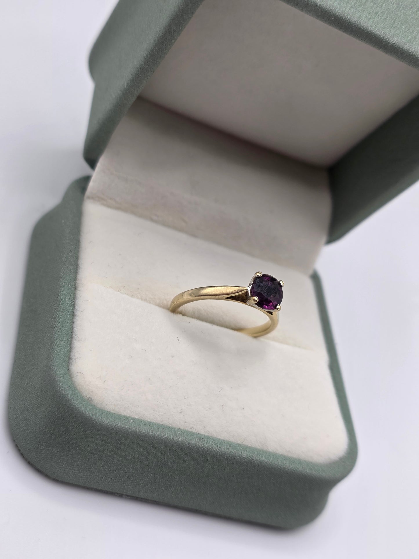 9ct gold amethyst ring