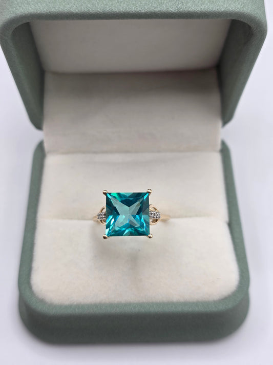 9ct gold topaz and diamond ring