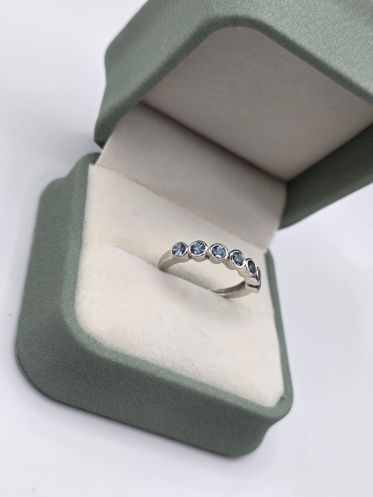 9ct white gold topaz ring