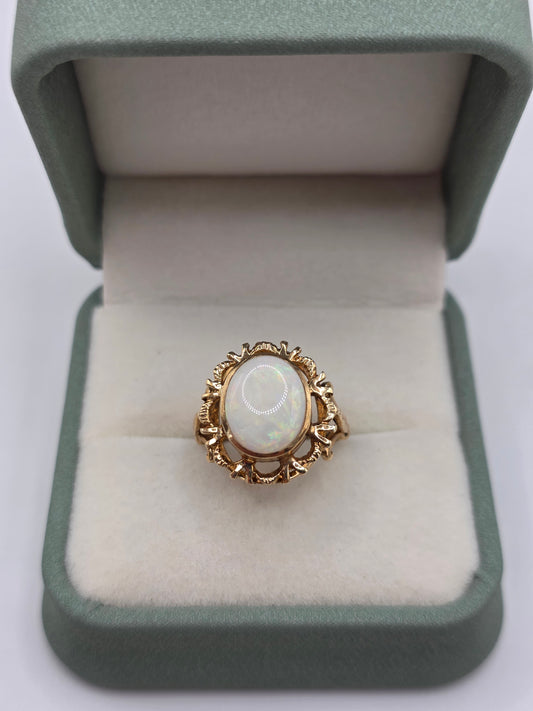 Heavy Vintage 9ct gold opal ring