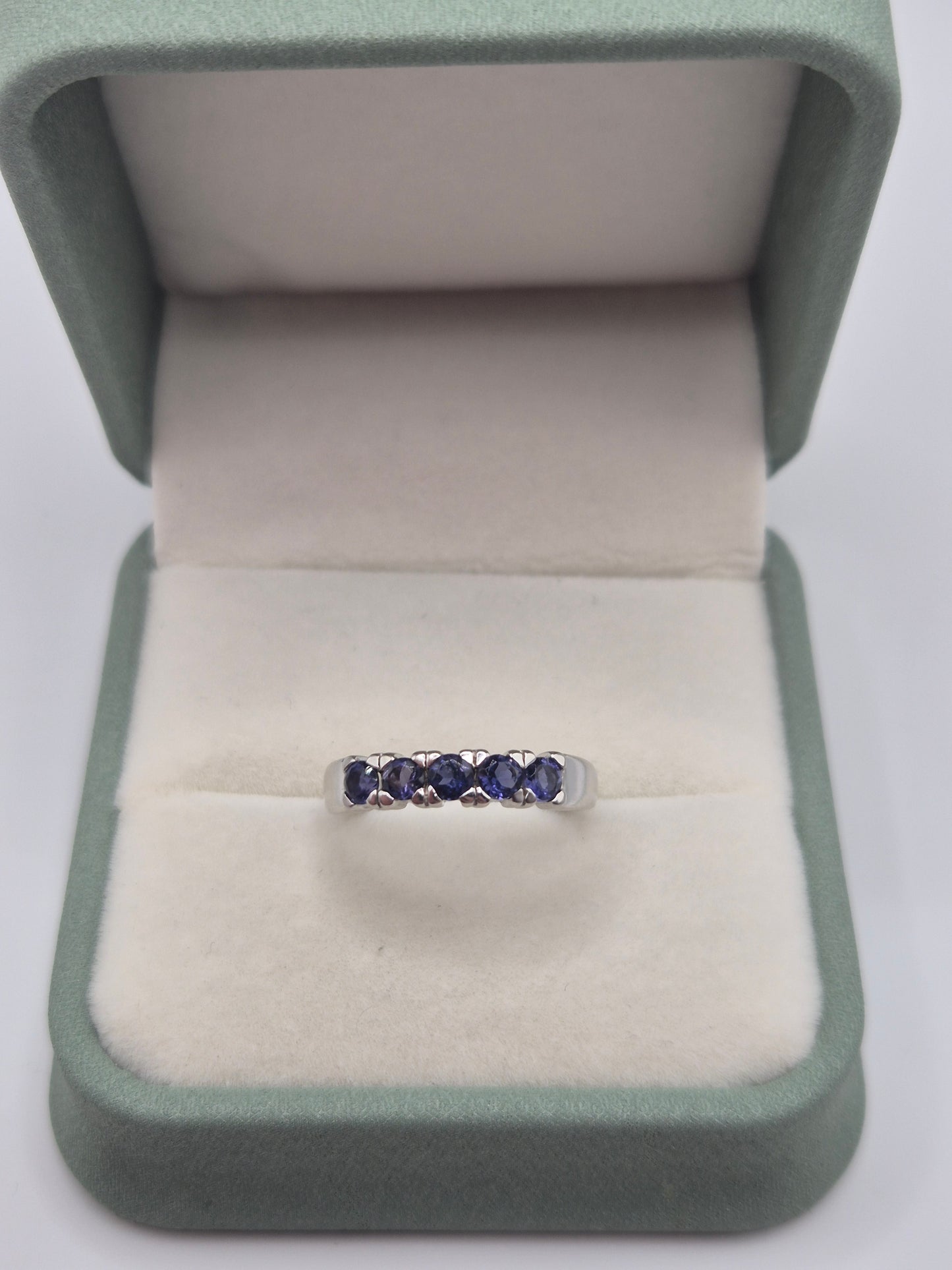 9ct white gold sapphire ring