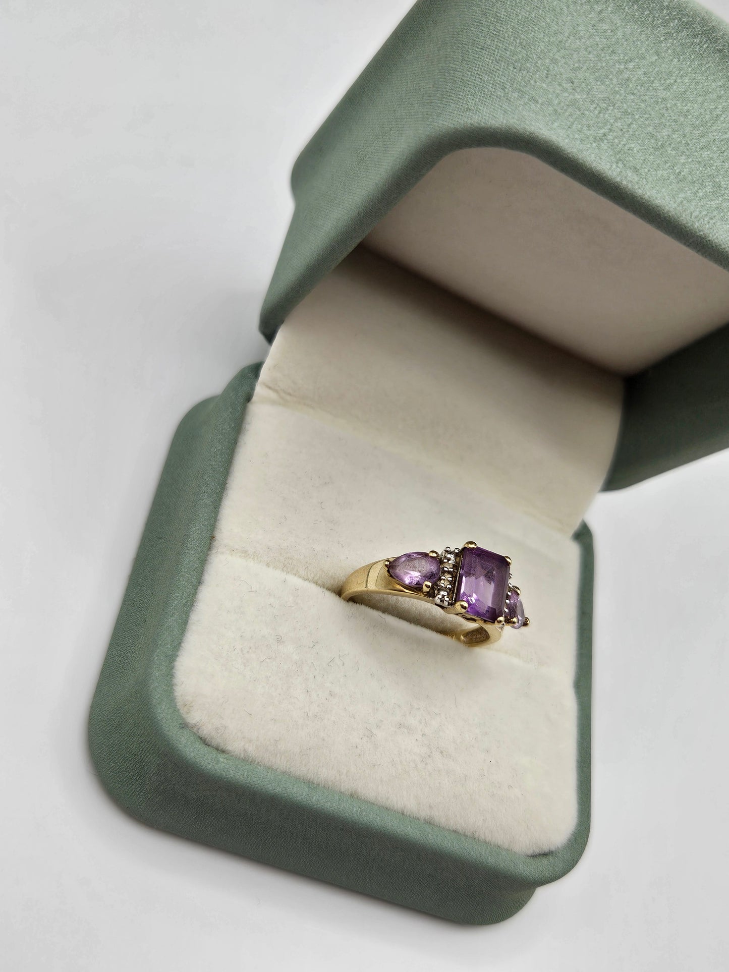 9ct gold amethyst and diamond ring